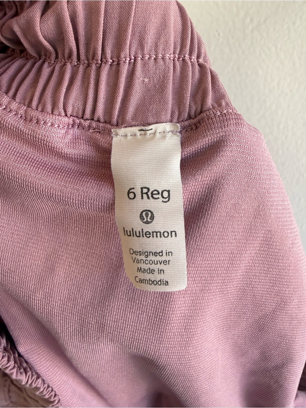 Lululemon Hotty Hot Shorts in Mauve size 6 Regular - Picture 4 of 4